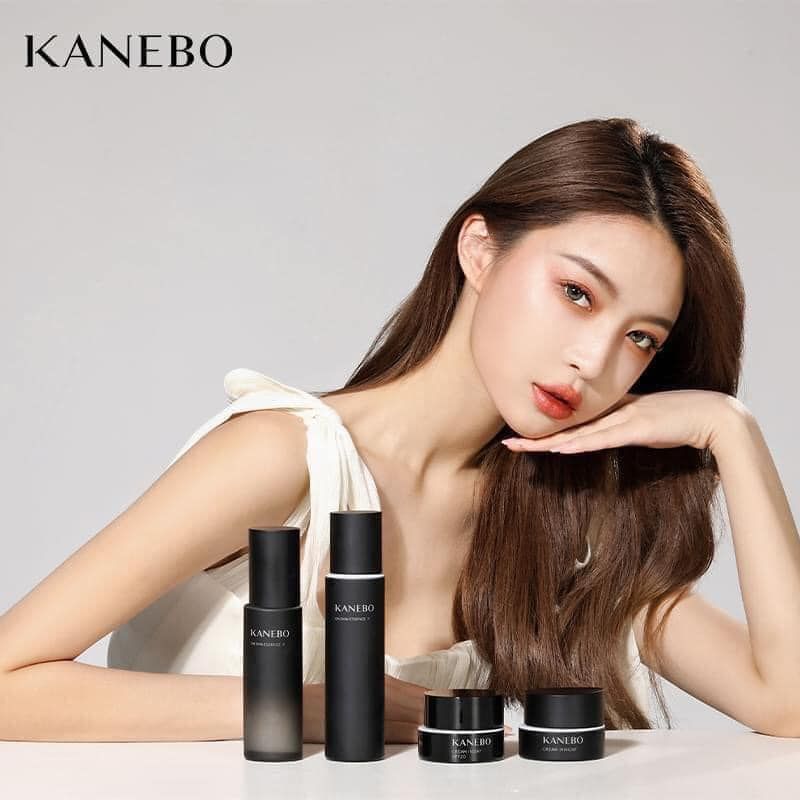 Tinh chất dưỡng ẩm căng bóng Kanebo