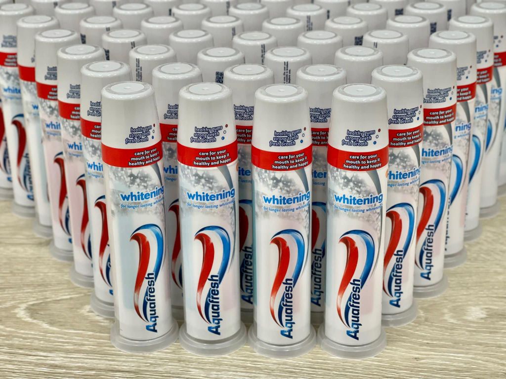KEM ĐÁNH RĂNG AQUAFRESH WHITENING