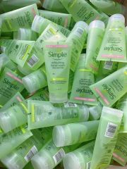 Sữa rửa mặt SIMPLE 150ML