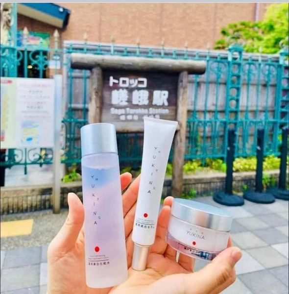 Nước hoa hồng đặc trị nám YUKINA 150ML