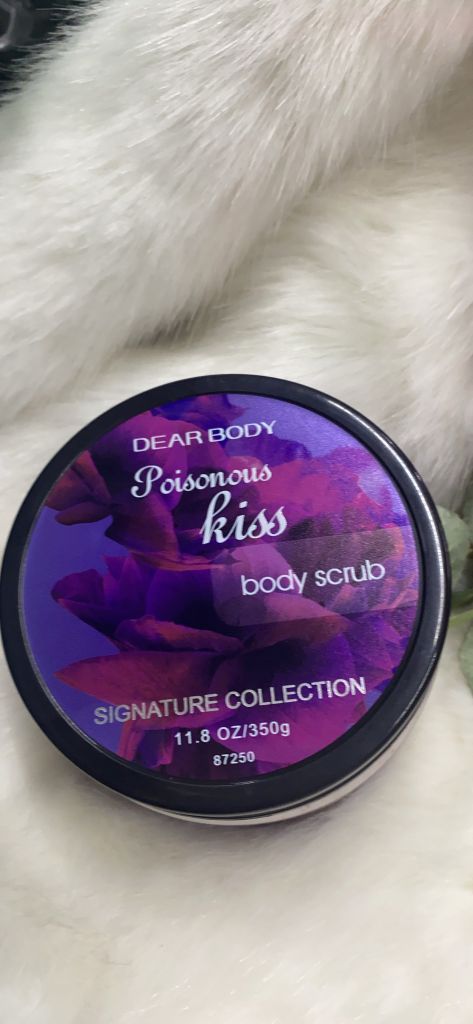 Tẩy da chết toàn thân cao cấp Poisonous Kiss tím