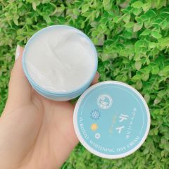 Kem dưỡng trắng da ban ngày ( Collagen và hoa nhung tuyết )