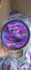 Tẩy da chết toàn thân cao cấp Poisonous Kiss tím