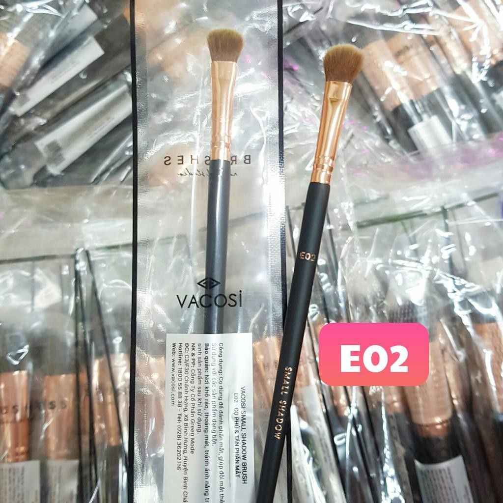 Cọ phủ và tán phấn mắt E02 VACOSI