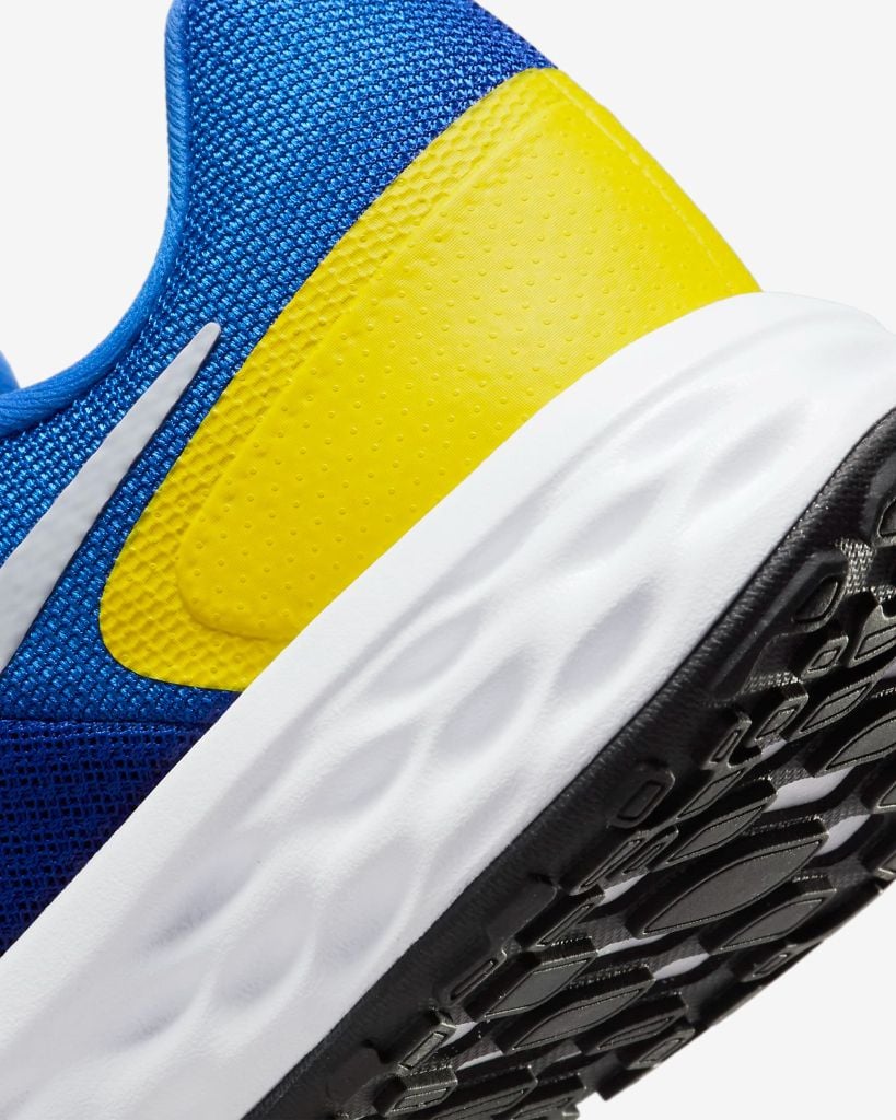 Giày chạy bộ nam Nike Revolution 6