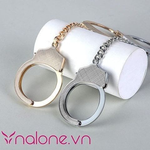 Dụng cụ bạo dâm còng số 8 giá rẻ