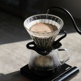  Phễu cà phê V60 thủy tinh rãnh thẳng đế nhựa đen Cafede Kona 1 - 2 Cup 