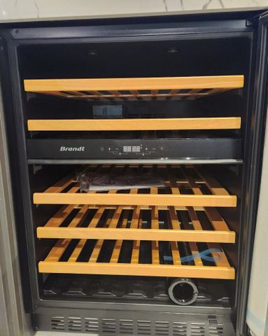  Tủ rượu vang 50 chai Brandt CAV50B 