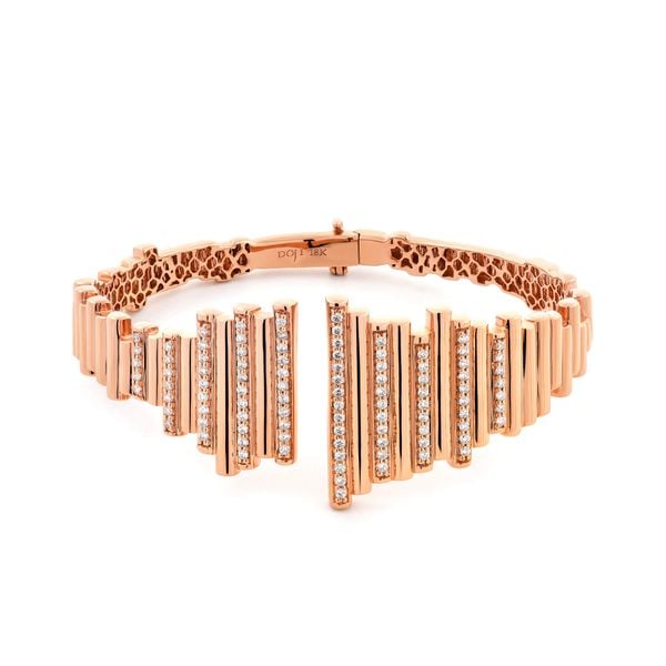 Vòng tay vàng hồng 18K gắn kim cương DOJI AFGR100113D3DA1