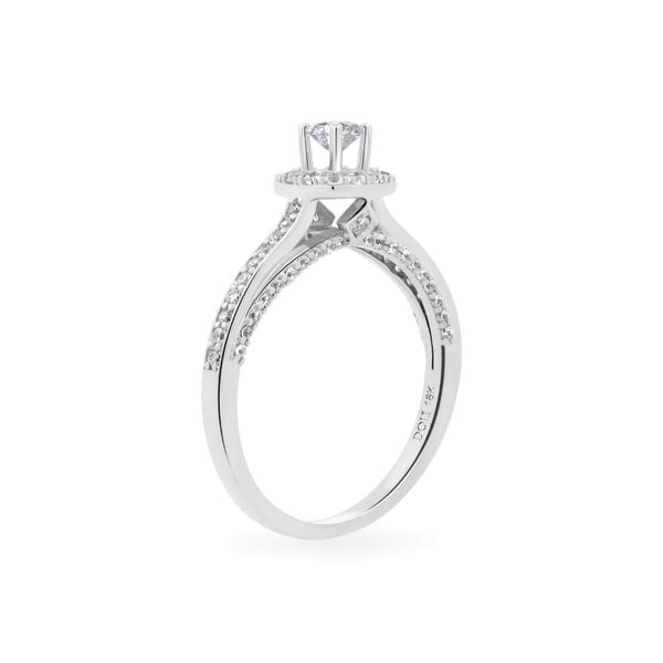 Nhẫn vàng trắng 18K gắn đá CZ DOJI AFRM200099D2CZ1