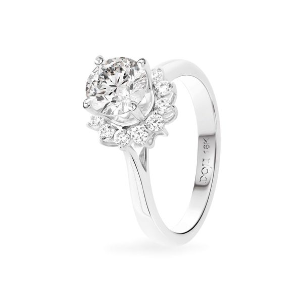 Nhẫn vàng trắng 18K gắn đá CZ DOJI AFRM400115D2CZ1