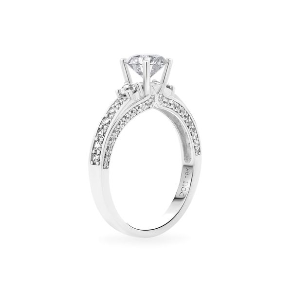 Nhẫn vàng trắng 18K gắn đá CZ DOJI AFRM400144D2CZ1