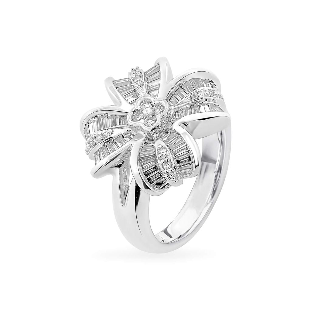 Nhẫn vàng trắng 18K gắn kim cương DOJI AFRR000113D2DA1 