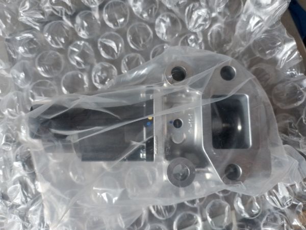 Mitsubishi 1582A483 Genuine New Pajero Sport Valve Egr