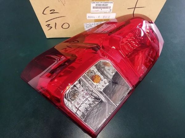 GENUINE TOYOTA HILUX LAMP ASSY, RR COMBINATION, LH 815600K261
