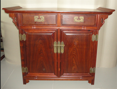 Tủ án sừng trâu