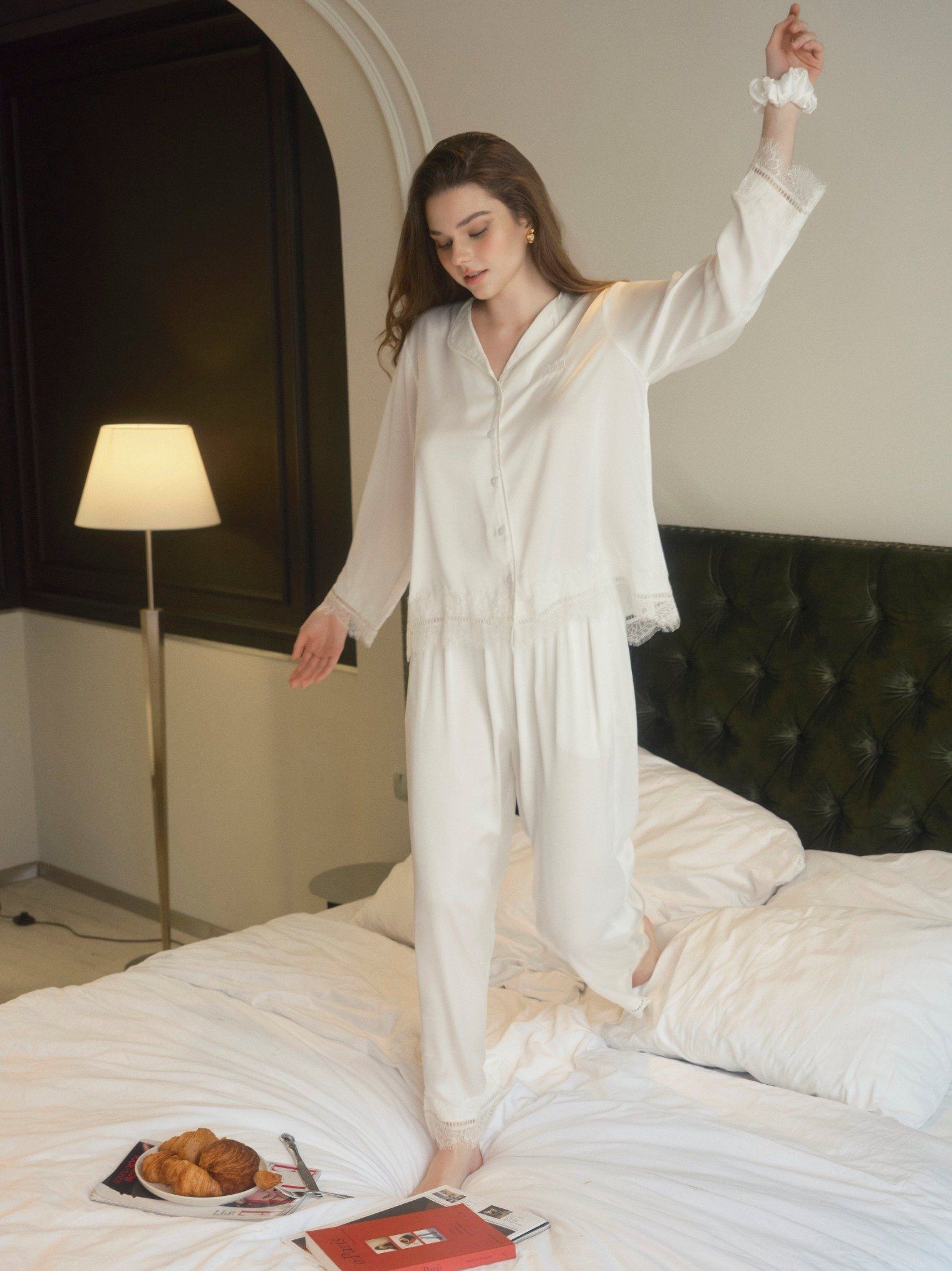  Set pijama dài ELLE Pandemos phối ren mềm mại, dáng suông thanh lịch LD2505 