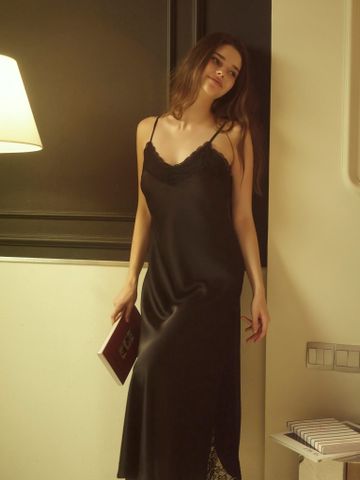  Đầm dài 2 dây ELLE Pandemos dáng suông mềm mại, phối ren viền tinh tế LN2502 