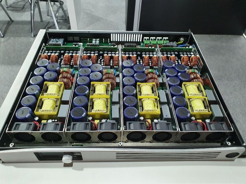 Amplifier Apex CP704