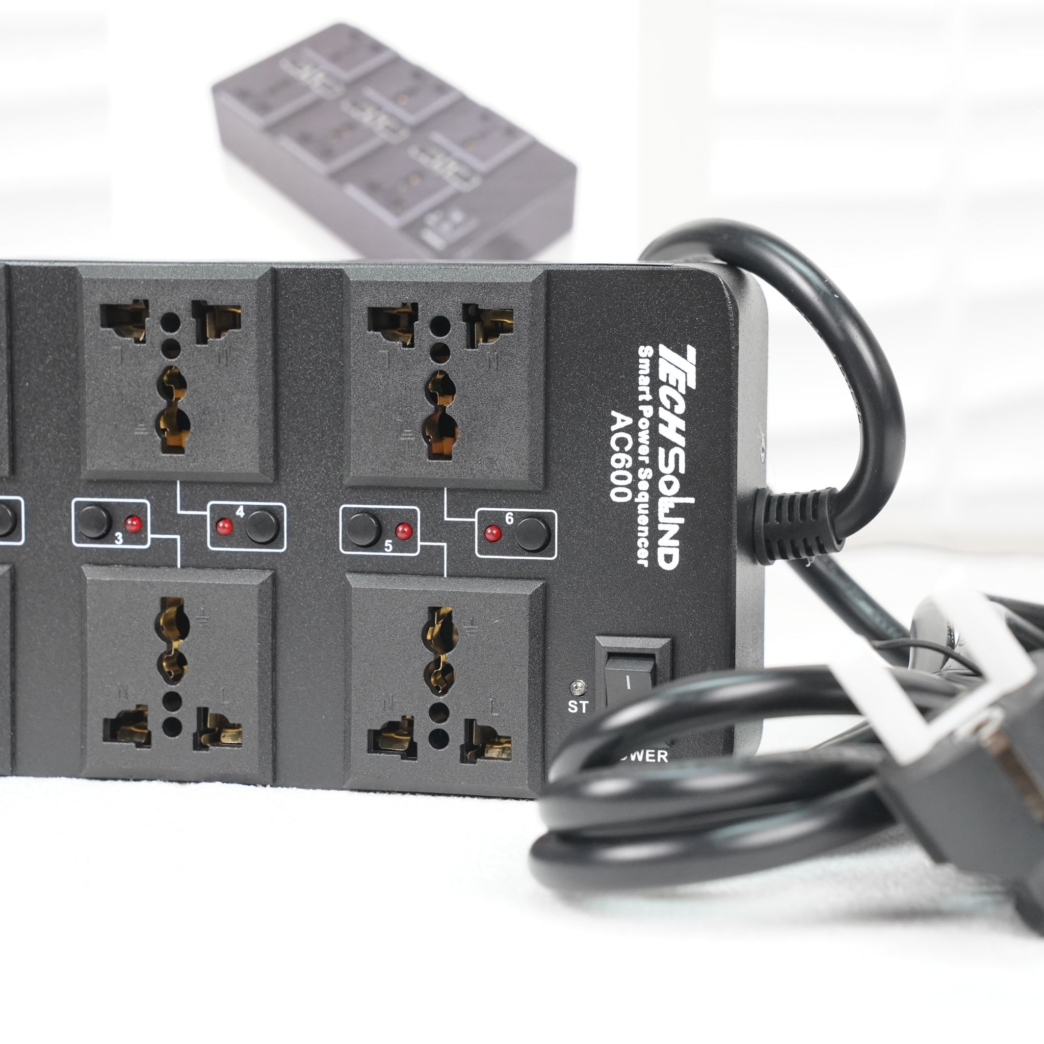 Ổ cắm điện bật tắt tự động tuần tự Techsound AC600