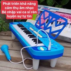 Đàn mic 32 phím giúp bé cảm âm