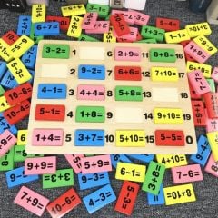 Bộ domino Toán học bằng gỗ - Bộ toán học bằng gỗ 110 chi tiết giúp bé tăng khả năng tư duy