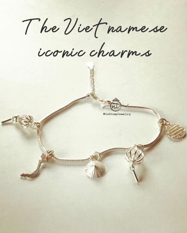  Cutom charm Silver  Viet Nam  bracelet/ lắc tay tay bạc charm biểu tượng Việt Nam. 