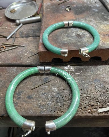  Jade bracelet 