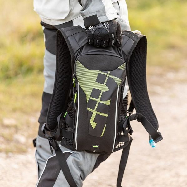 Túi đeo lưng có vòi nước uống Givi GRT719V