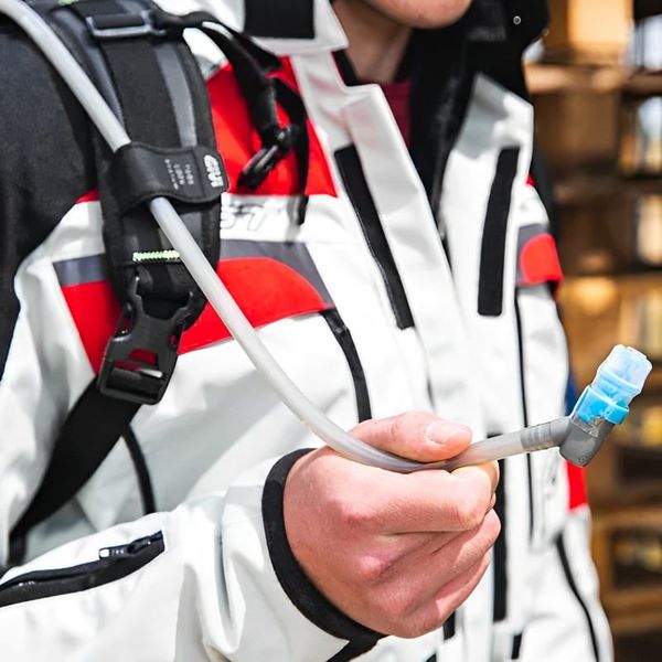 Túi đeo lưng có vòi nước uống Givi GRT719V