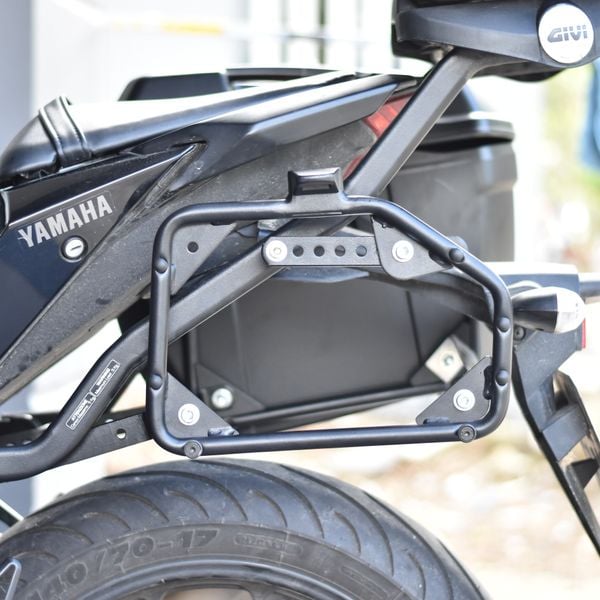 Khung hông Givi Universal