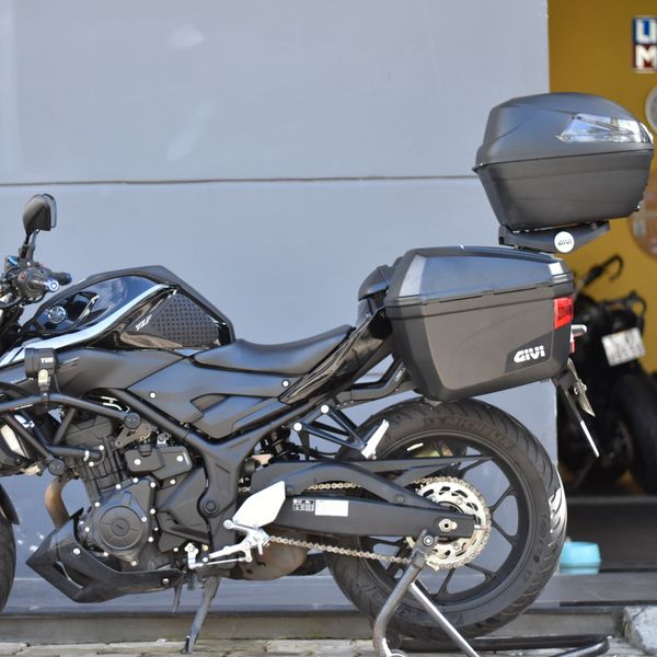 Khung hông Givi Universal