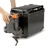 Giá gắn bình xăng dự phòng Givi E205 lên thùng Trekker