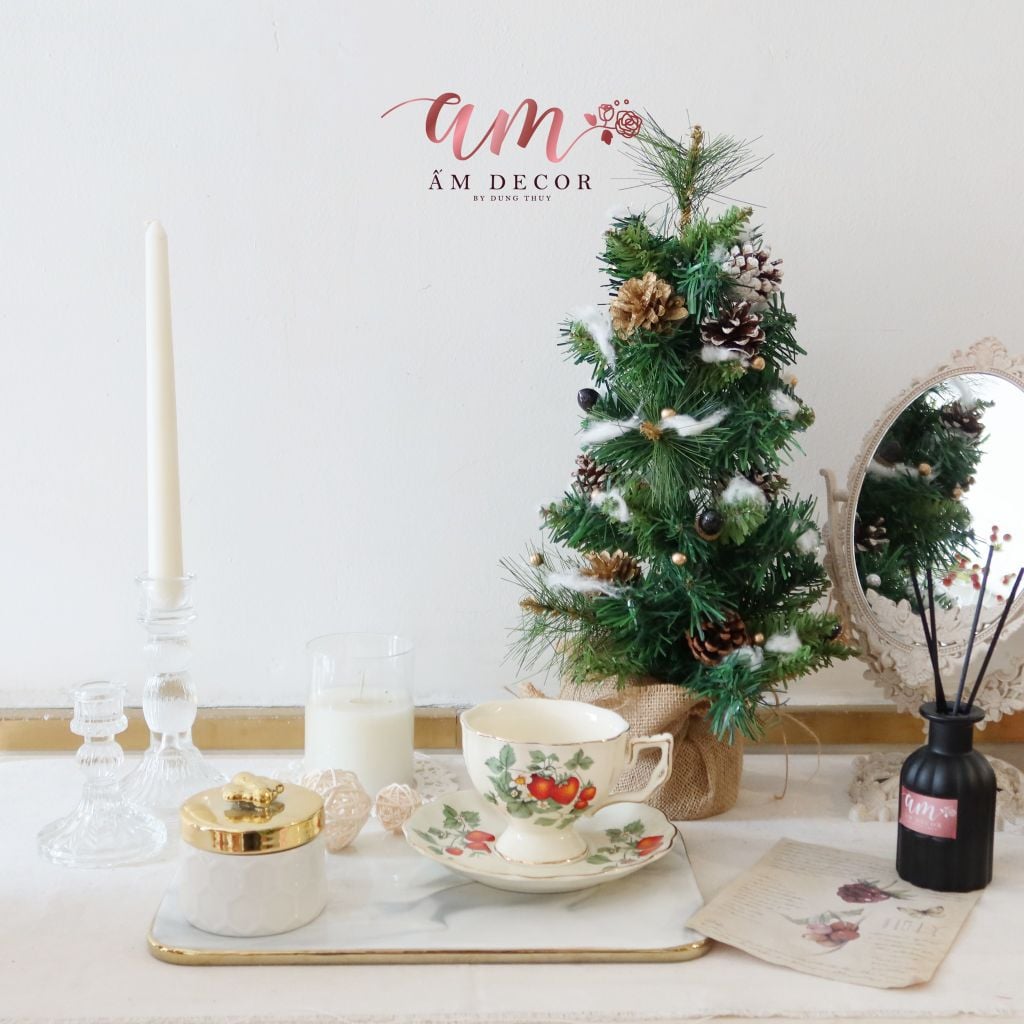 CHRISTMAS TREE SNOWEE