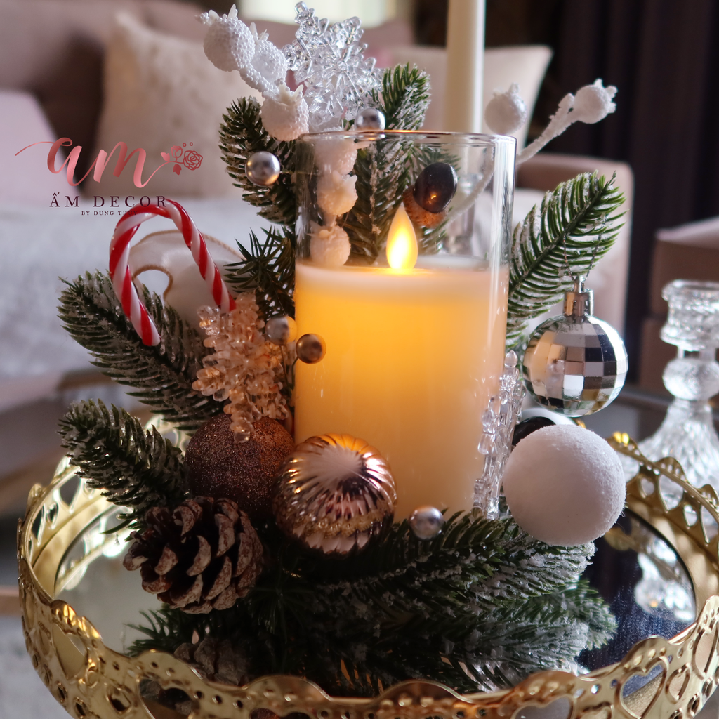 CHRISTMAS SEASON CANDLE