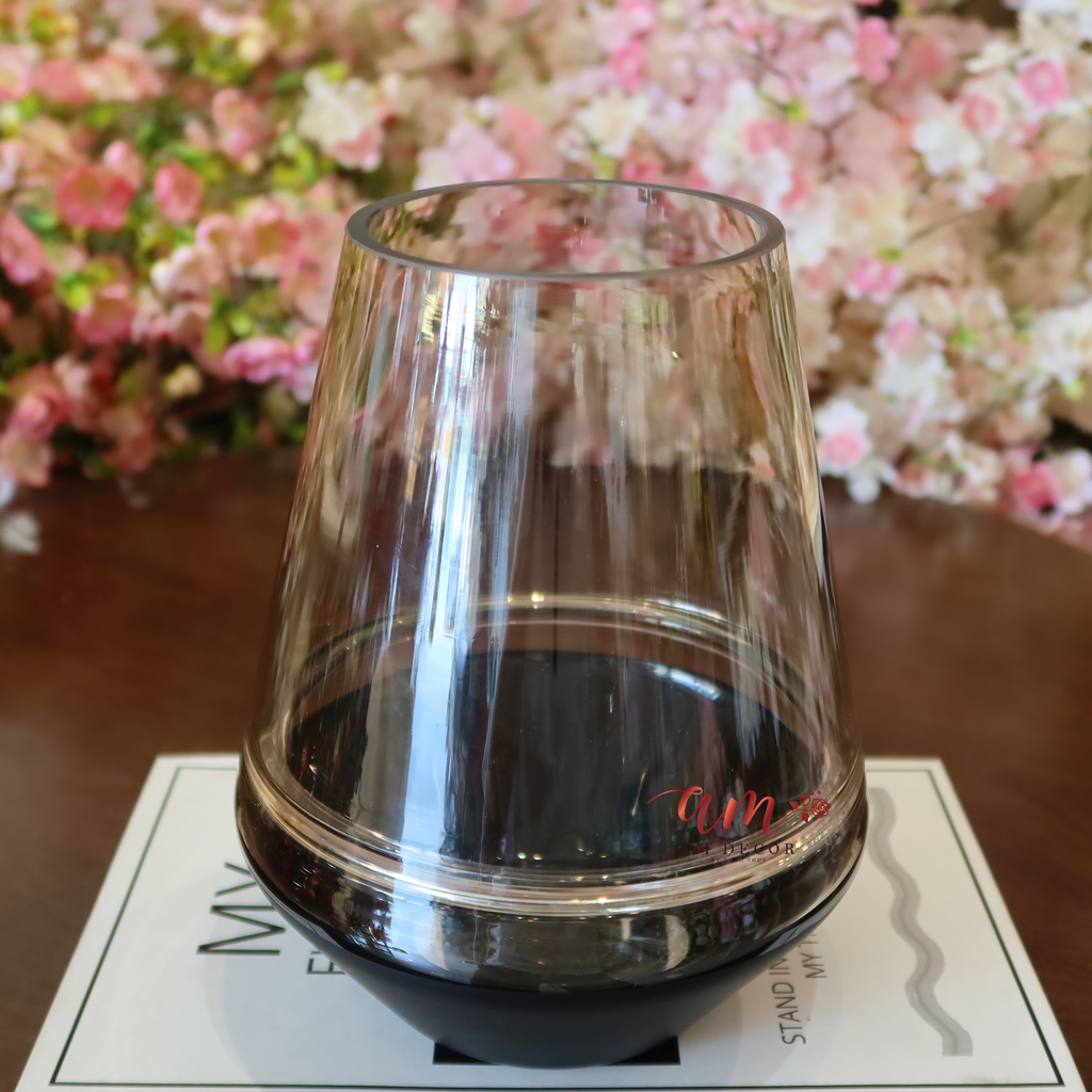 Bình Thủy Tinh Đen Nghệ Thuật