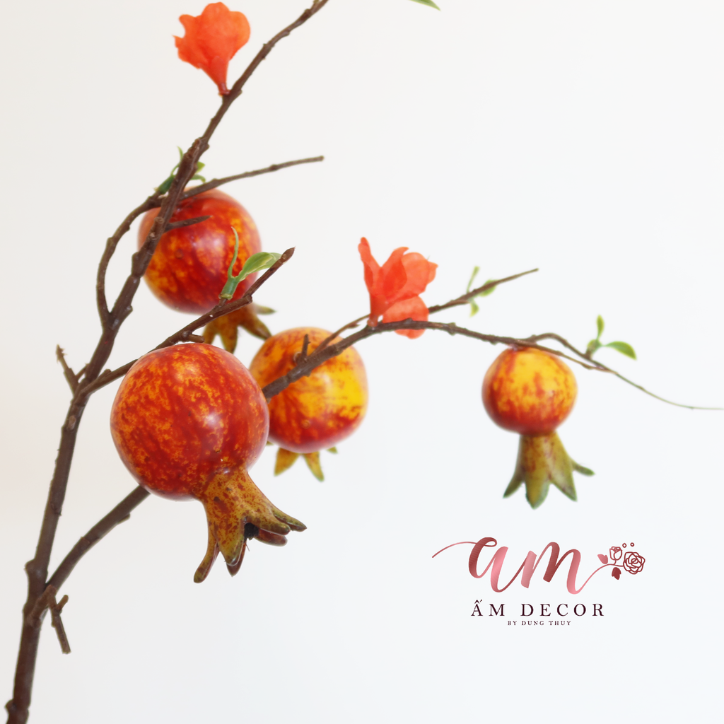 CÀNH QUẢ LỰU CÓ HOA