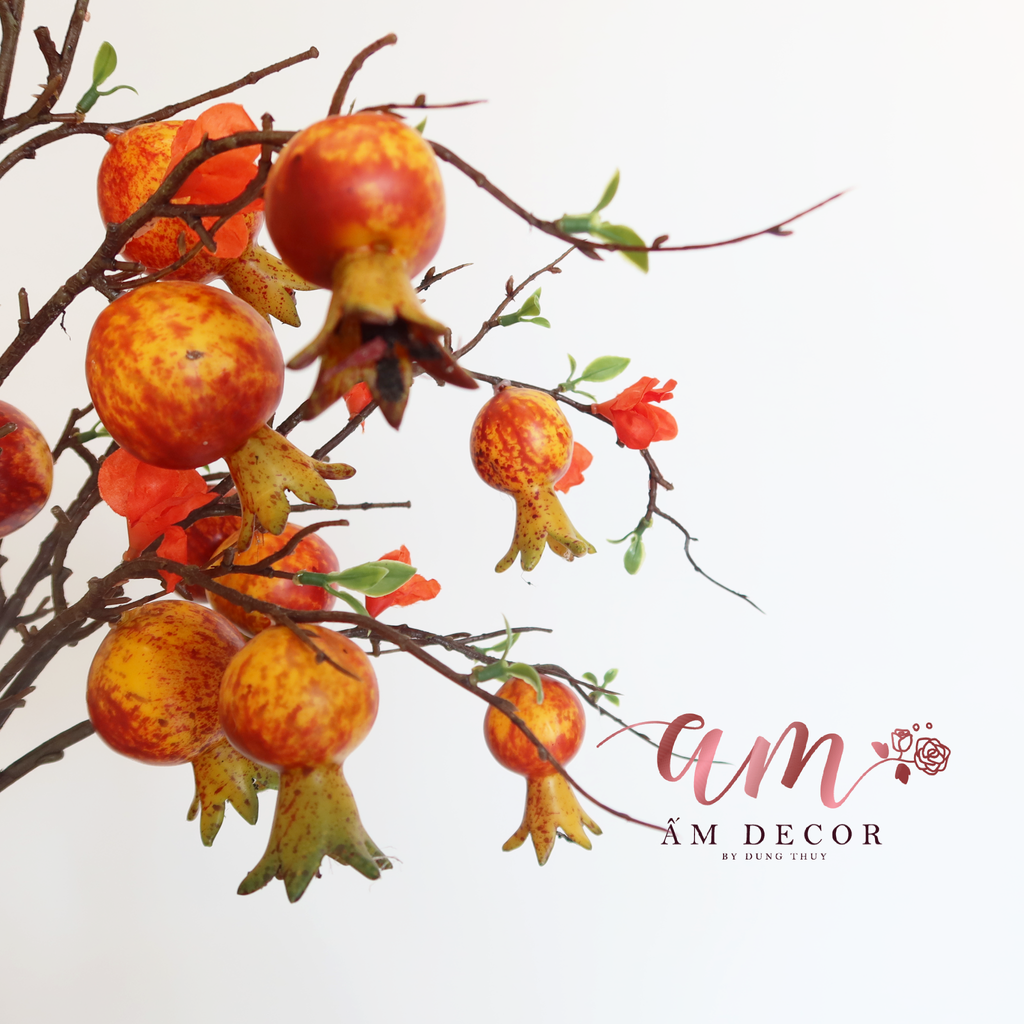 CÀNH QUẢ LỰU CÓ HOA
