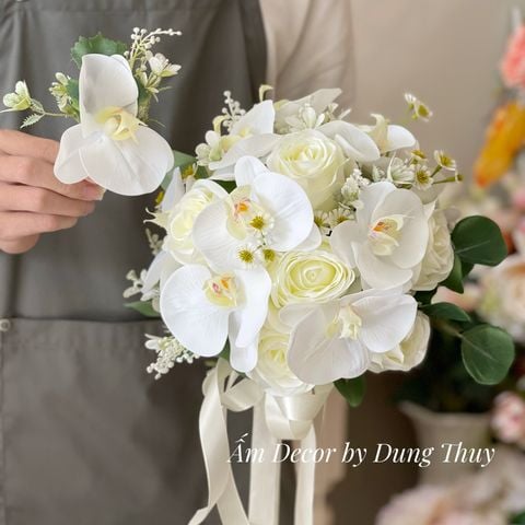  White Wedding Flowers 