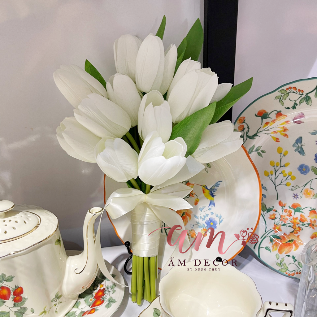 A FLORAL TULIP BOUQUETS WEDDING