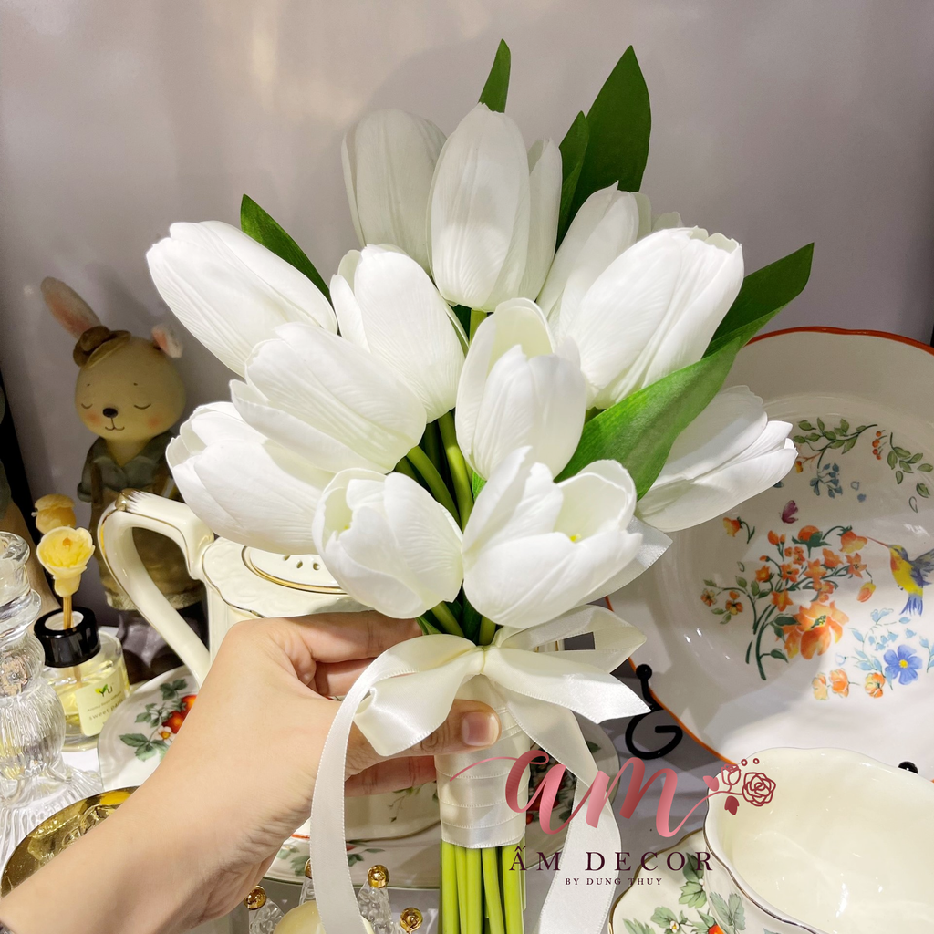 A FLORAL TULIP BOUQUETS WEDDING