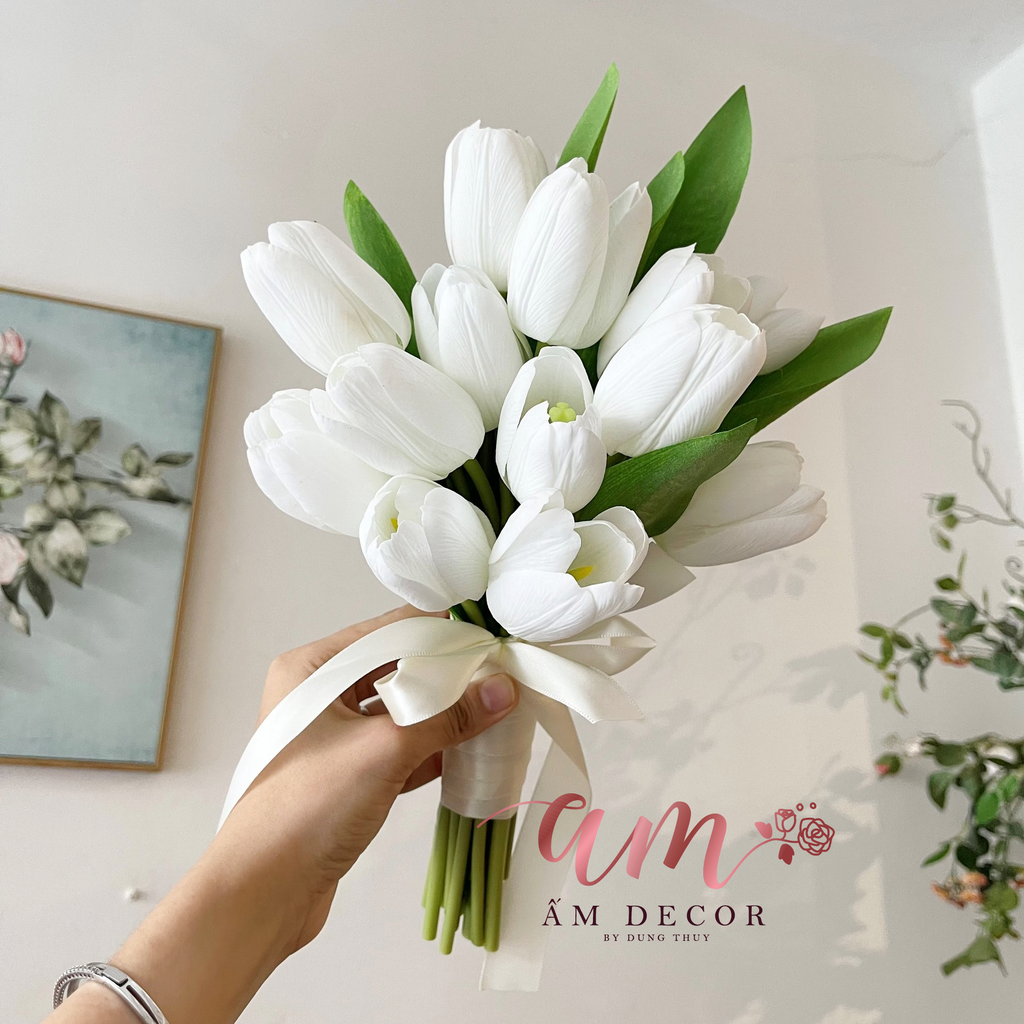 A FLORAL TULIP BOUQUETS WEDDING