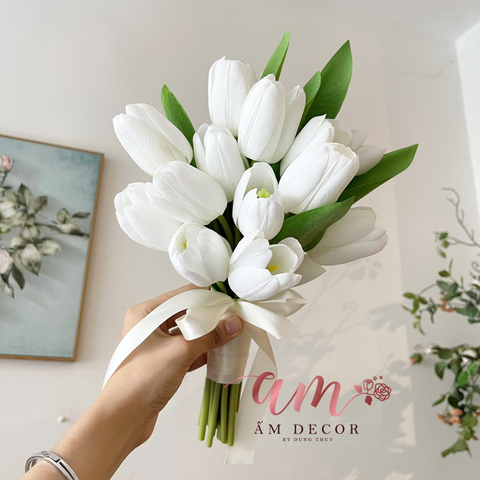  A FLORAL TULIP BOUQUETS WEDDING 