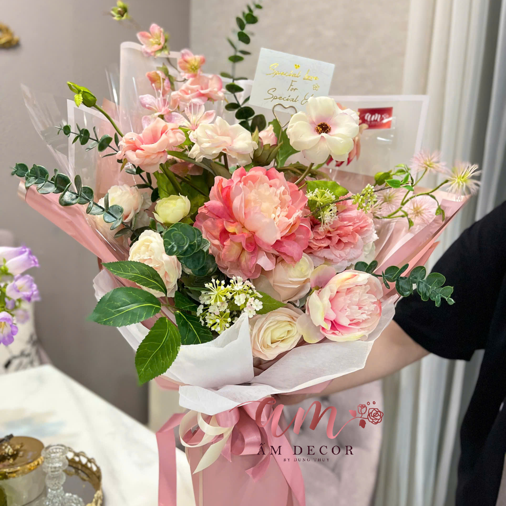 DEWY FLORAL BOUQUET