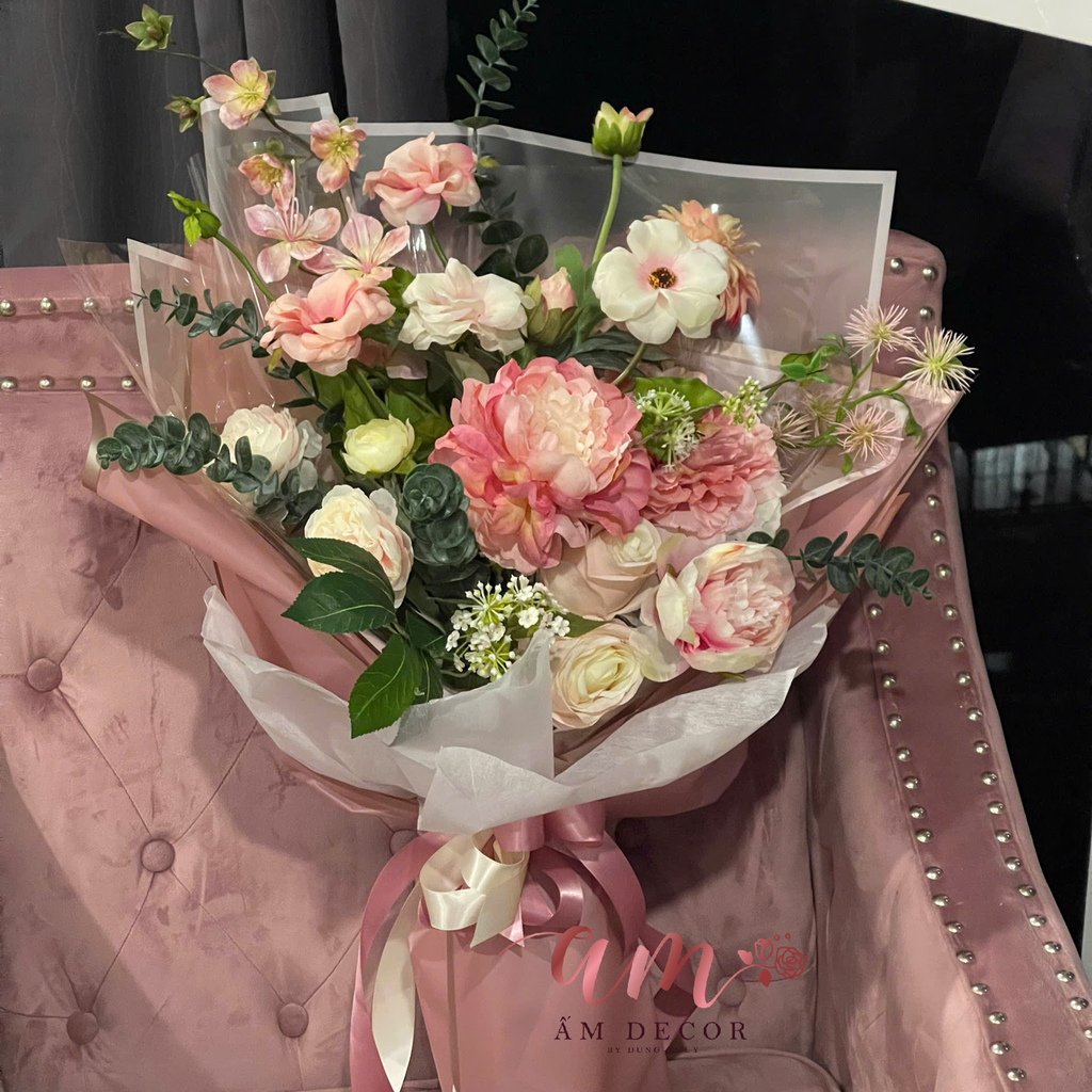 DEWY FLORAL BOUQUET