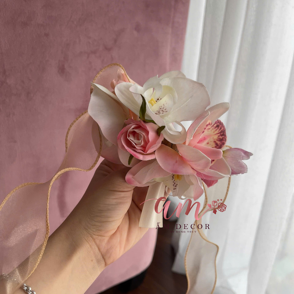 HOA ĐEO TAY CÔ DÂU STRAWBERRY ORCHID