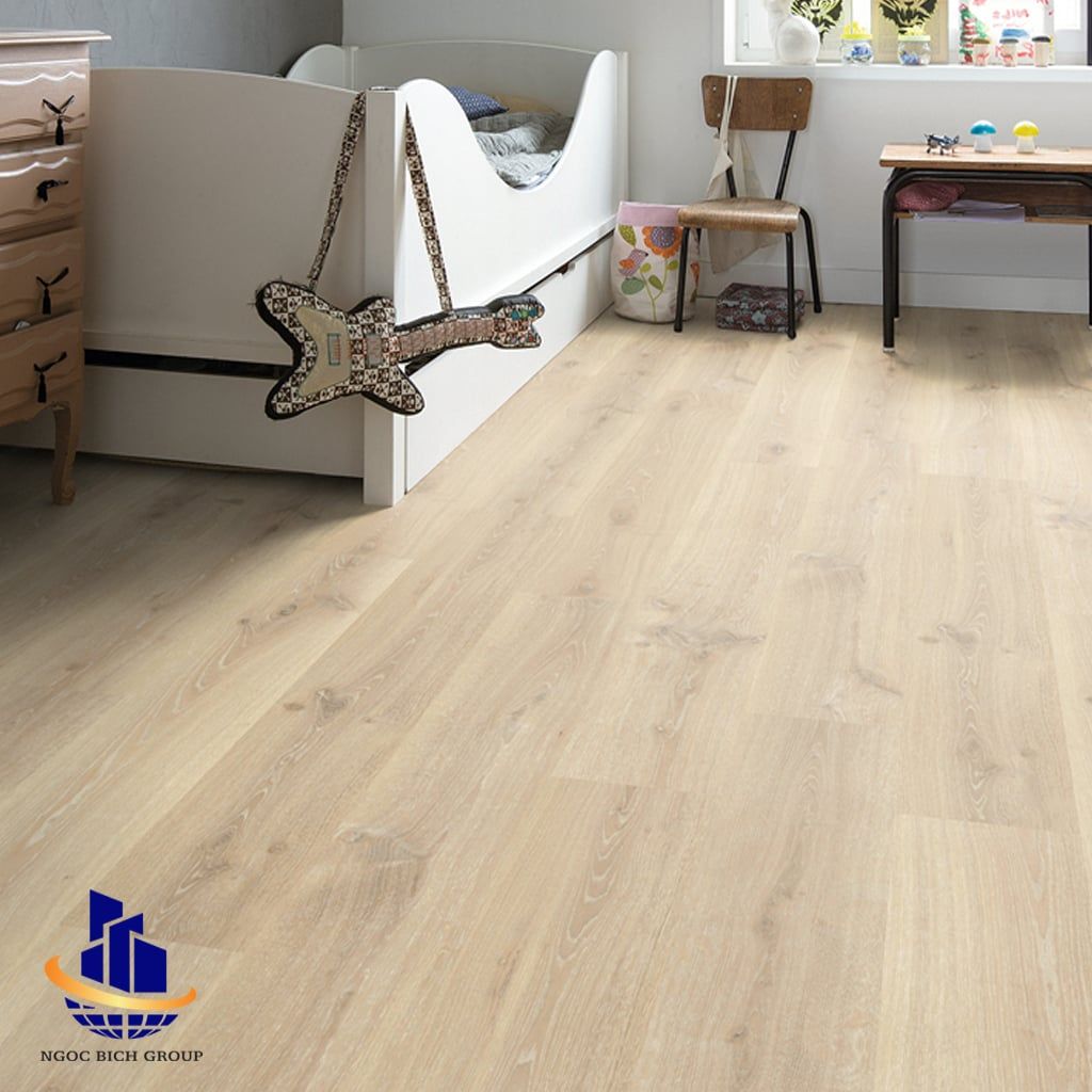 sàn gỗ charm black 12mm D50