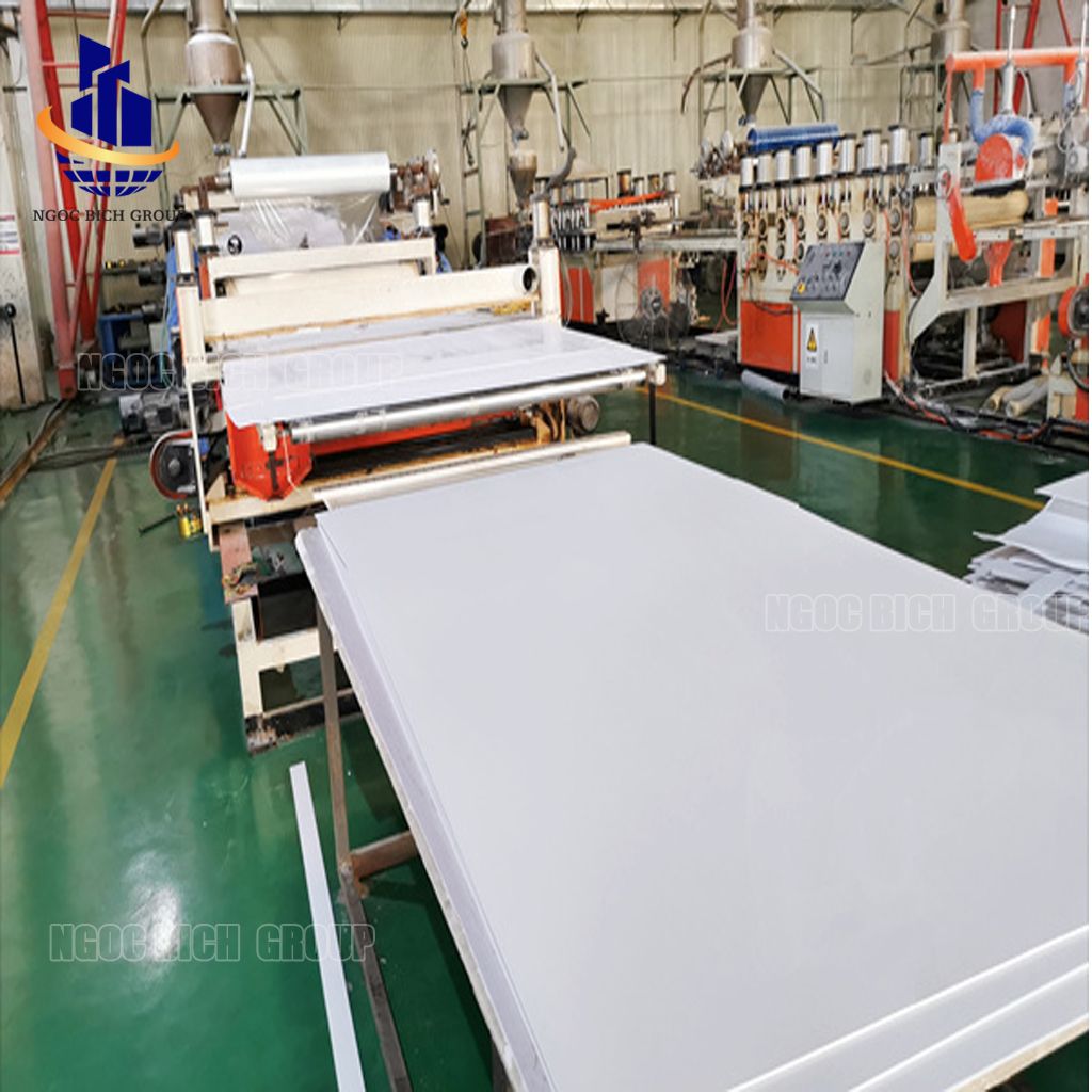 Tấm nhựa PVC than tre nội thất 17mm 0.55g/cm3