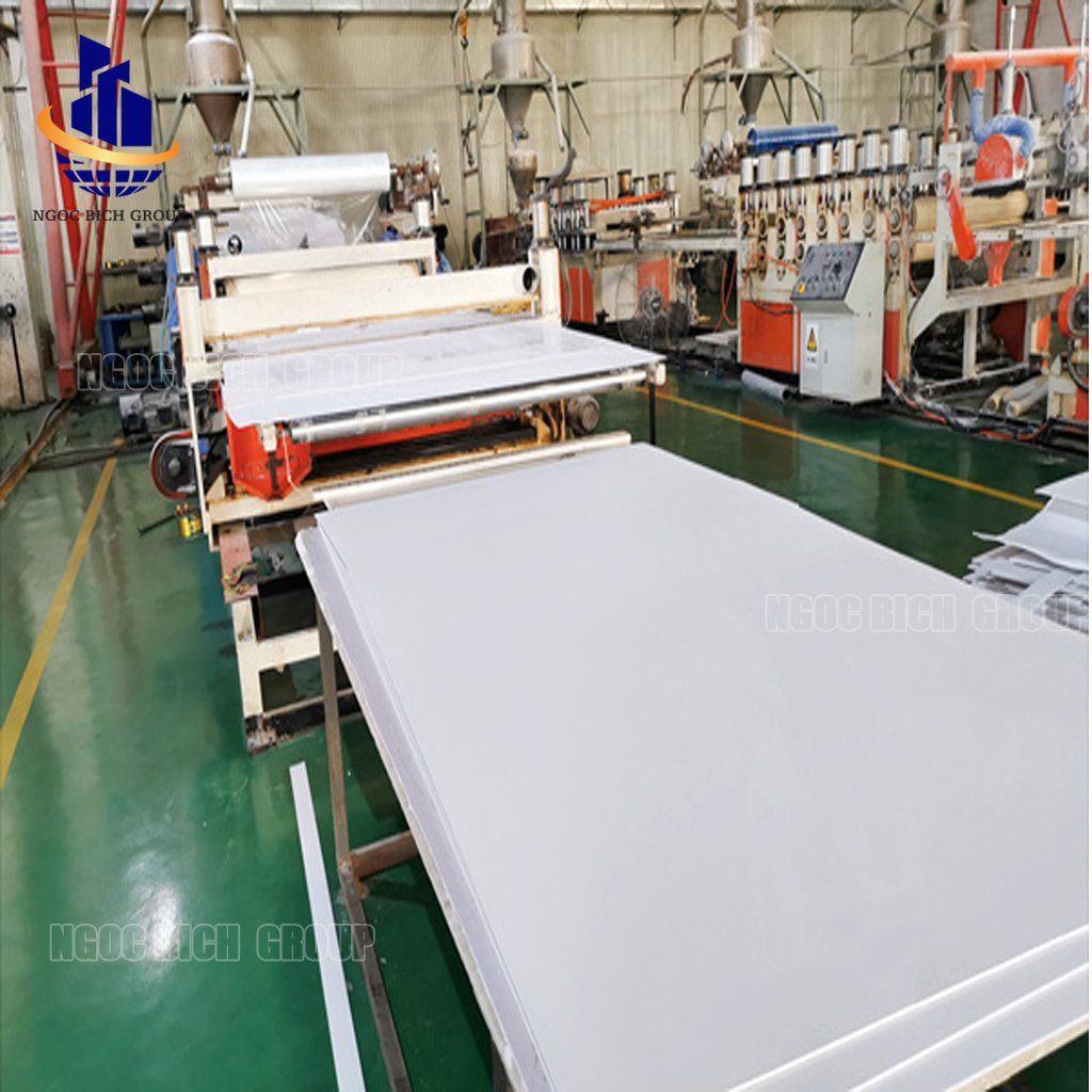 Tấm nhựa PVC than tre nội thất 17mm 0.6g/cm3
