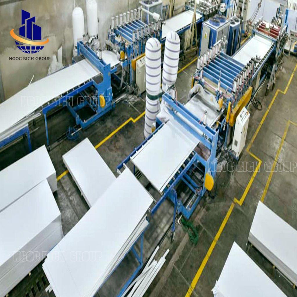 Tấm nhựa PVC than tre nội thất 17mm 0.5g/cm3